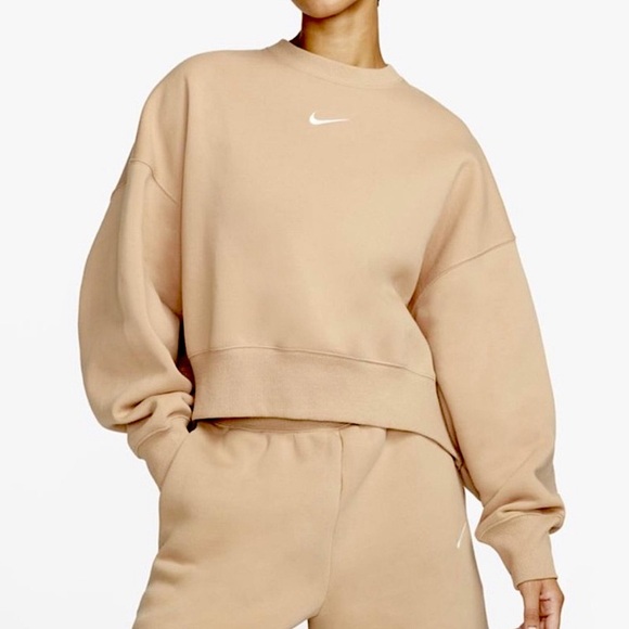 Nike Sportswear Cropped Fleece Crew-Neck Sweatshirt - Picture 2 of 7